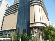 ①ホール