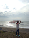 ①海にて