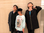 ①3人